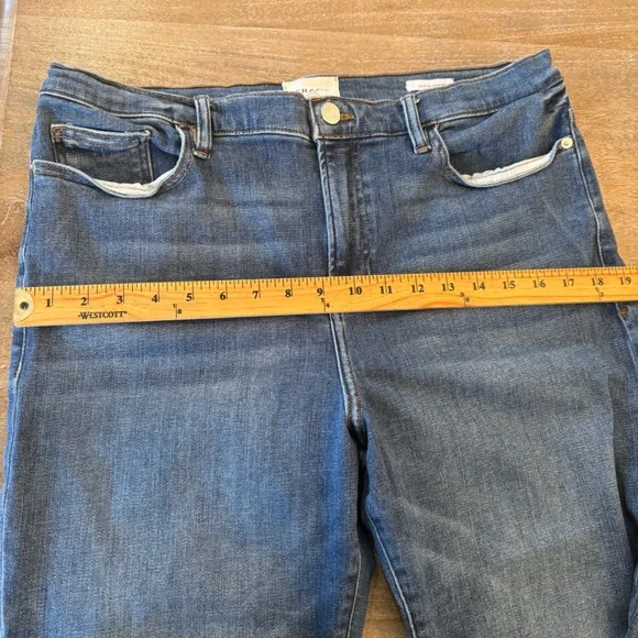 Frame Denim Women’s Straight Leg Jeans in Medium Blue - Picture 12 of 13